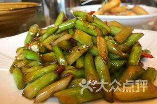 浙江农林 吃瓜,瓜果飘香，校园生活趣味盎然