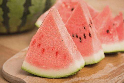 100斤的人吃瓜,100斤体重人群的夏日消暑美食之旅