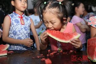 乌鲁木齐女孩吃瓜,一场甜蜜的消暑之旅