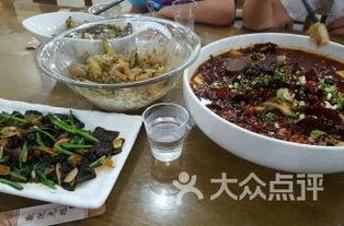 东营新区吃瓜,瓜果飘香，品味夏日田园风情