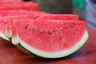 洛阳消防吃瓜,趣味互动助力消防安全宣传