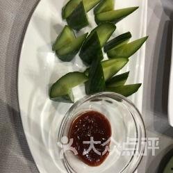 小猫吃瓜蘸酱好吗,趣味宠物美食探索