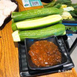 小猫吃瓜蘸酱好吗,趣味宠物美食探索