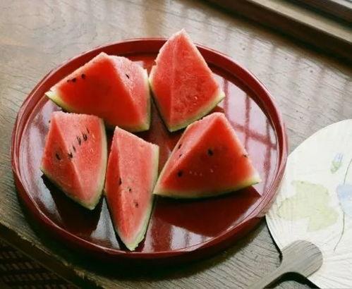 吃瓜咋吃,揭秘吃瓜的正确姿势与技巧